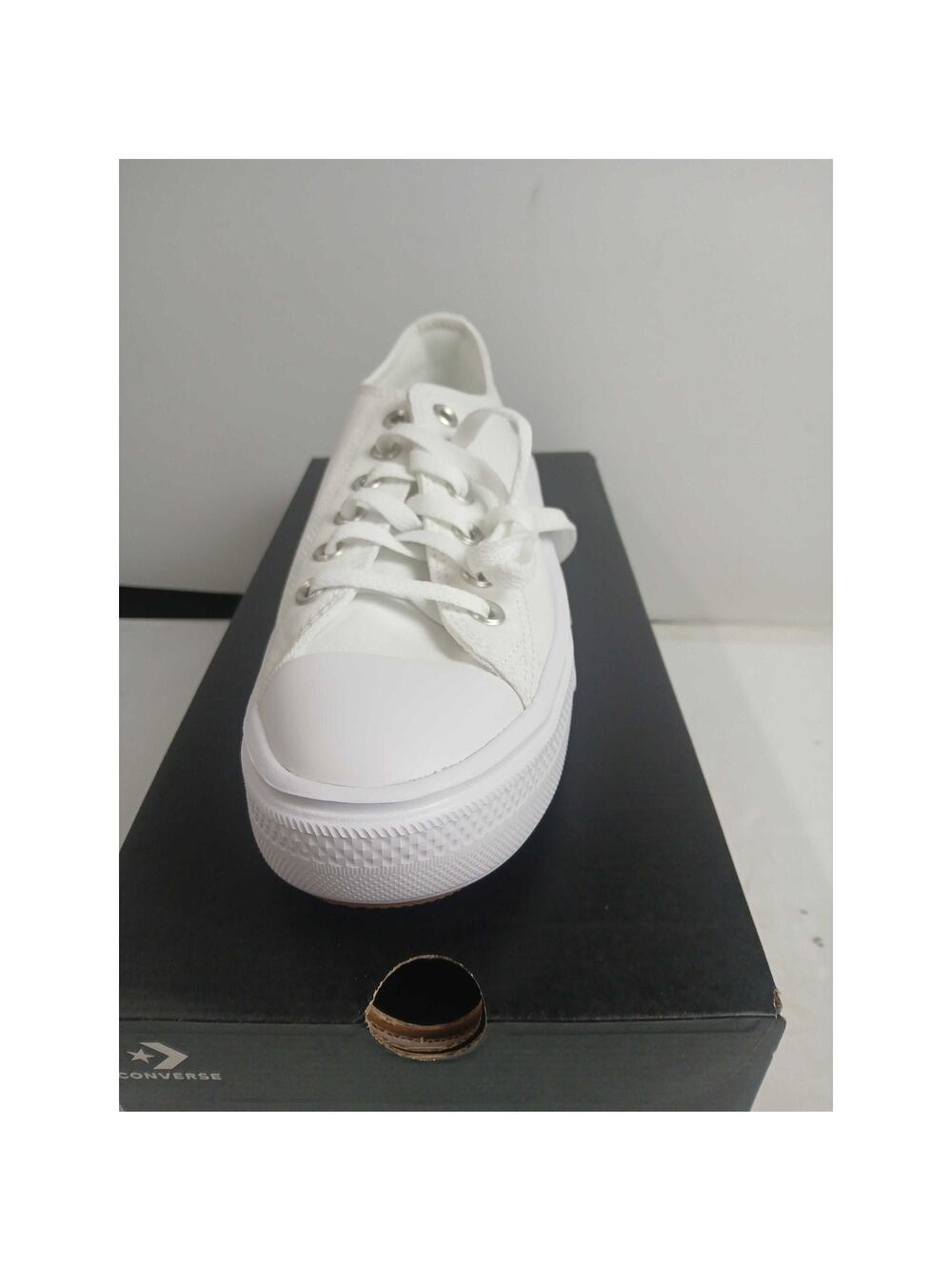 NWT Converse Women Chuck Taylor All Star Low Shoes, White-Size 8